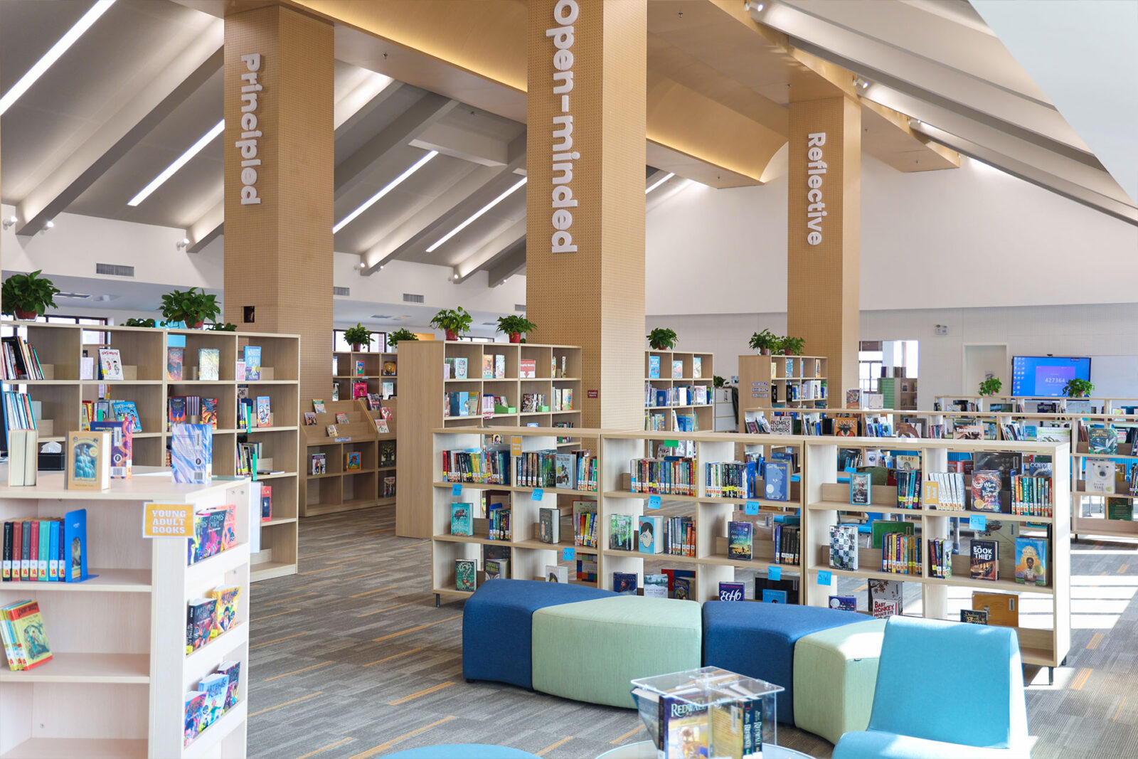 The Largest Foreign Language Library in Henan Province